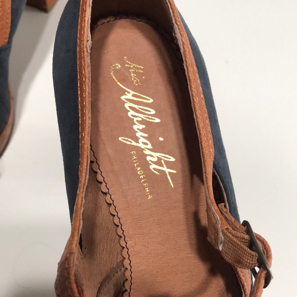 Tan & Navy Academia Heels - Picture 3 of 6